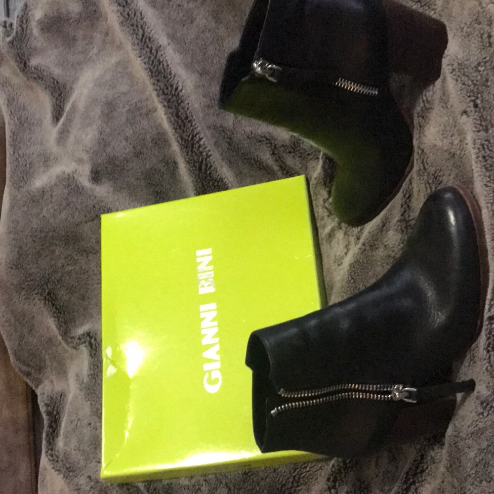 Gianni Bini genuine leather boots